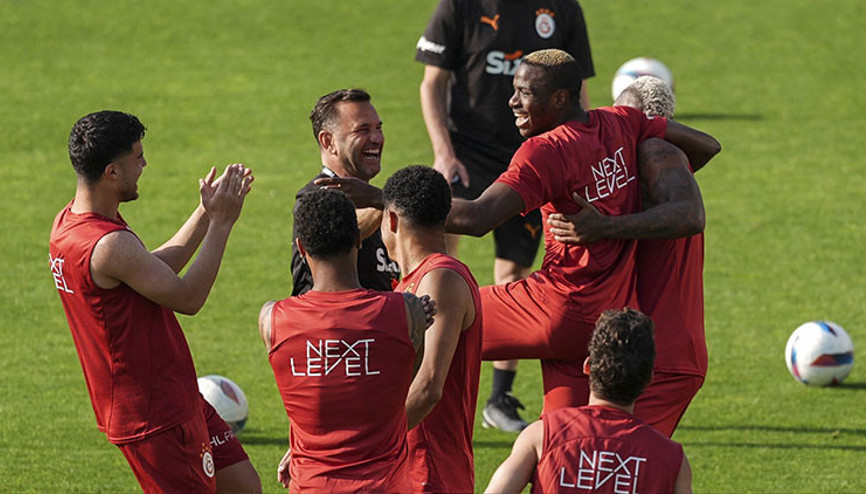 Galatasarayda Başakşehir maçı öncesi neşeli idman