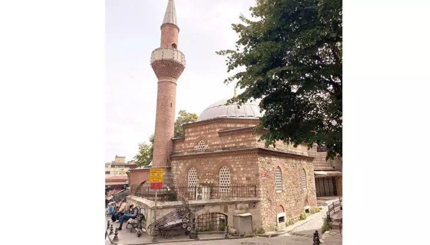 İstanbulun fethinin 572nci yılında Yavaşça Paşa’ya ‘mezar’ ayıbı
