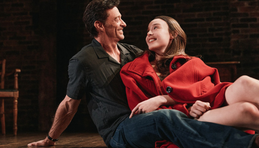 Belki de yıllarca sadık eş rolünü oynadı.. Şimdi genç meslektaşına kur yapıyor... Duygular sahneye sığmaz oldu