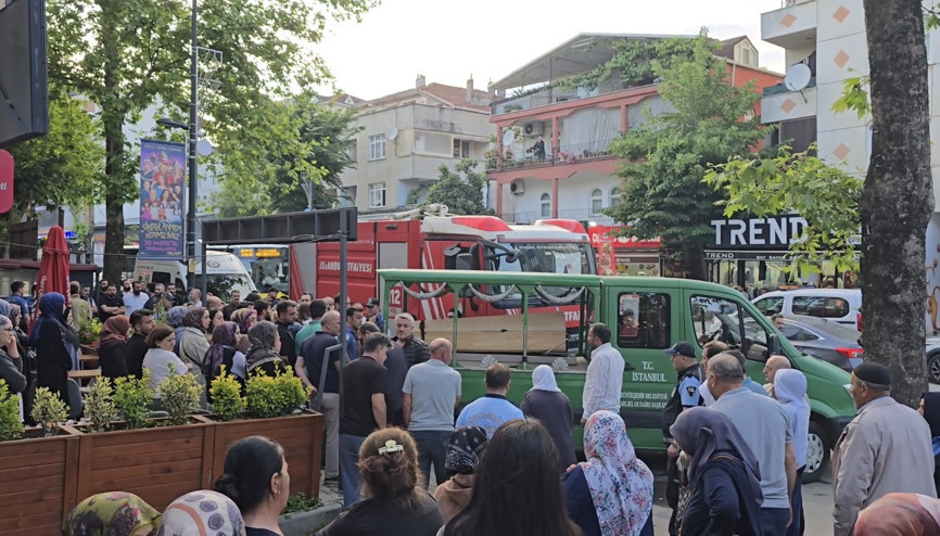 İstanbul - Çekmeköyde bir binanın 3üncü katındaki yangında 1 kişi hayatını kaybetti İstanbul - Çekmeköyde bir binanın 3üncü katındaki yangında 1 kişi hayatını kaybetti