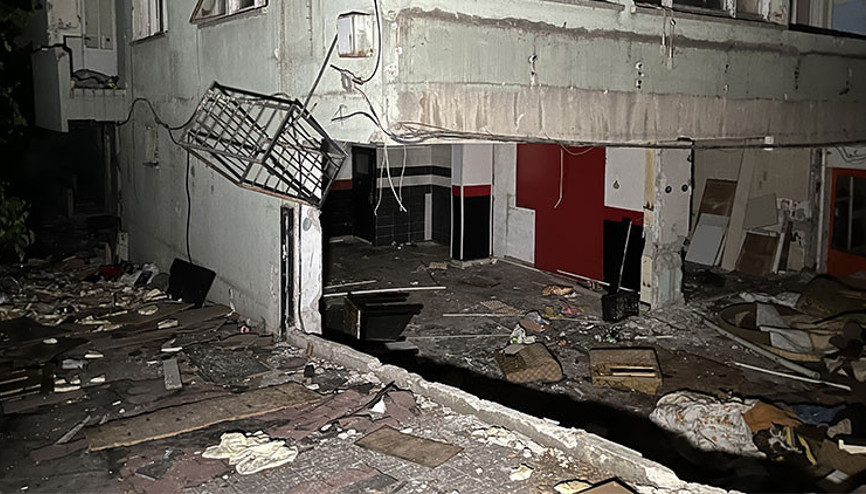 Tüyler ürperten olay İzmirde metruk binada poşetler içerisinde 3 kafatası ve kemik parçaları bulundu