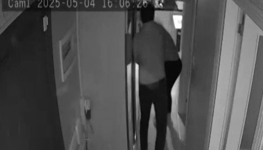 Bayrampaşada sosyal medyadan tanıştığı iki kadını gasbetti