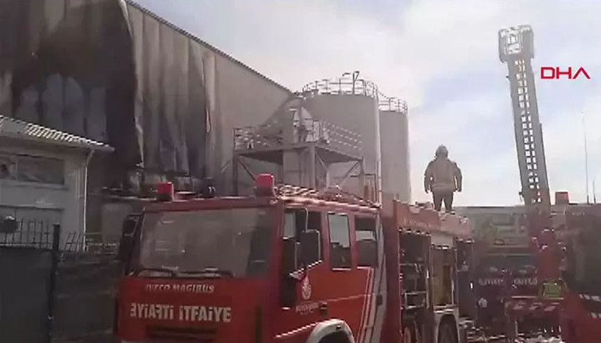 İstanbulda fabrikada korkutan yangın