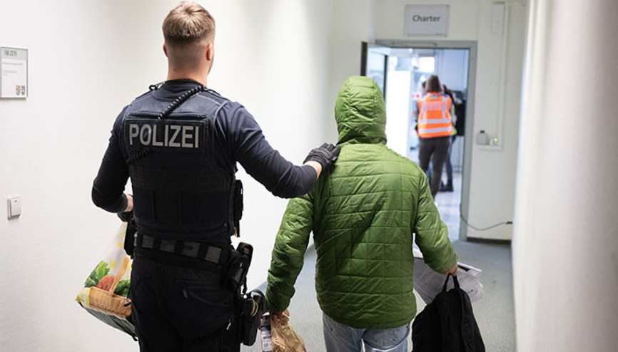 Ne kabul ediyor ne de gönderebiliyor