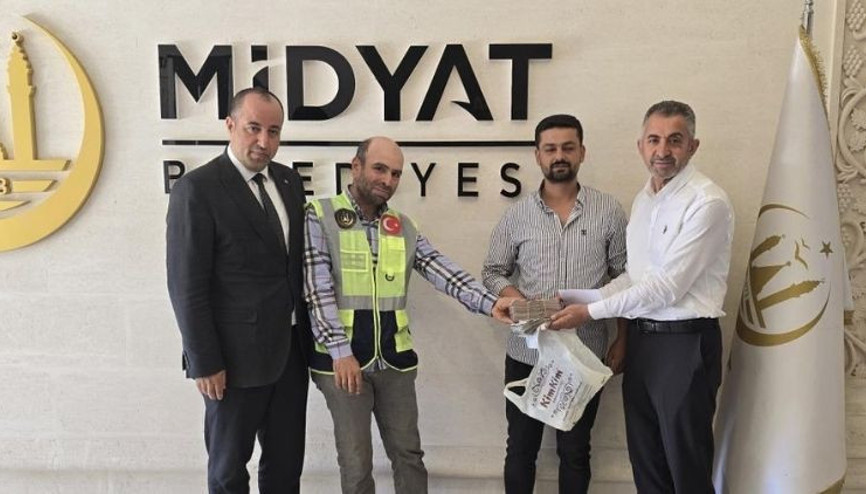 Mardinde temizlik personelinden örnek davranış: Bulduğu parayı sahibine teslim etti