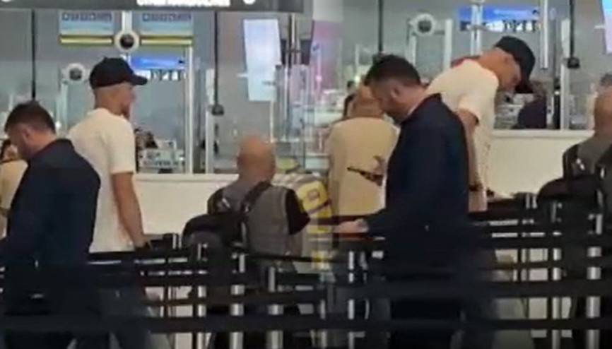 Fenerbahçeye veda eden Edin Dzeko, İstanbuldan ayrıldı