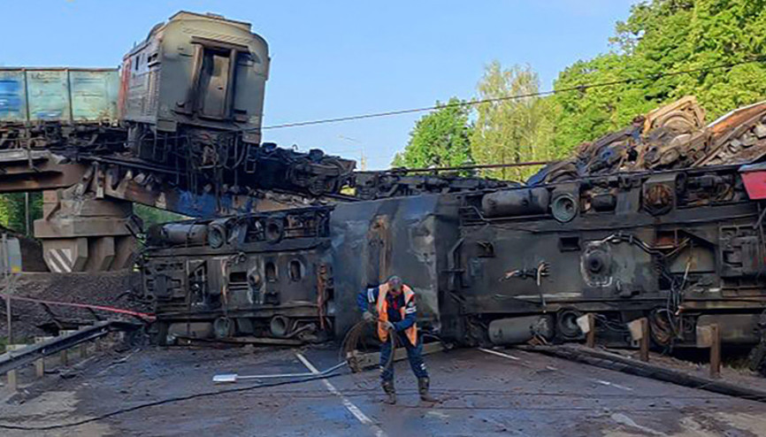 Rusyada arka arkaya tren kazaları: Köprüler çöktü, en az 7 kişi yaşamını yitirdi Onlarca kişi hastaneye kaldırıldı