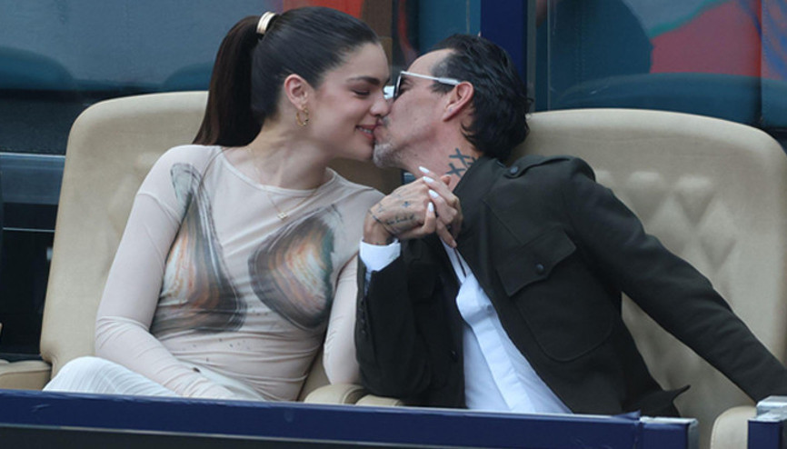 Yeni yuvasını güzellik kraliçesiyle kurmuştu.. Bir de nefes kesen serveti var... Ünlü şarkıcı en iyi dostuna milyonluk hediye verdi