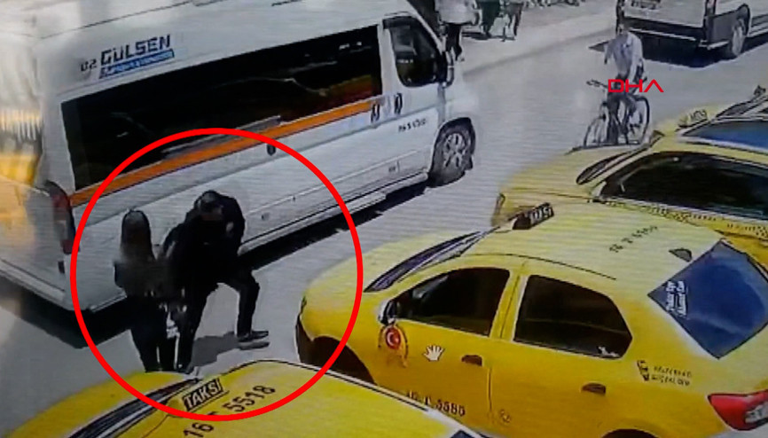 Sokakta karşılaştığı eski nişanlısını okul önünde bacağından vurdu Olay anı kamerada