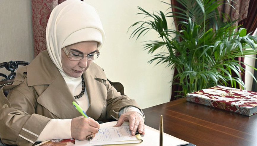 Emine Erdoğandan Türk Kızılaya kurban bağışı