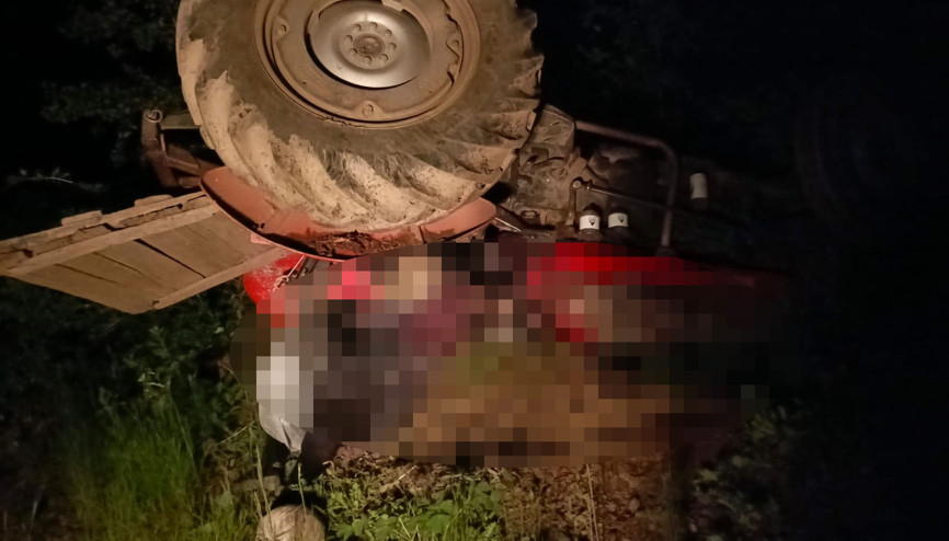 Sivasta devrilen traktördeki çift, öldü