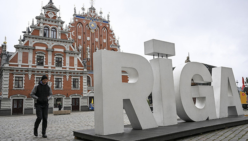 Letonya stratejik konumlarda mülkü bulunan Rusların ülkeye girişini yasakladı