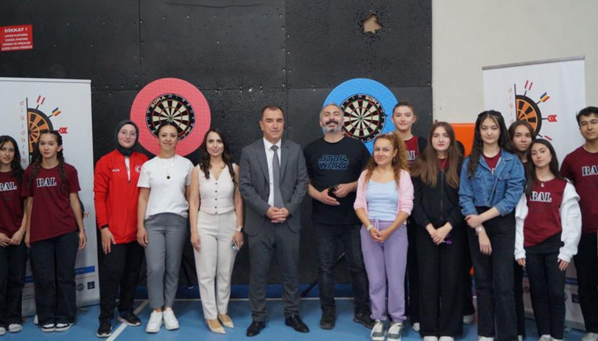 Dartla hedefe odaklandılar