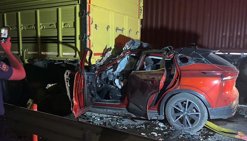 Cip, kamyona ok gibi saplandı: 1 ölü