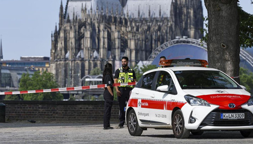Kölnde büyük tahliye 2. Dünya Savaşından kalma 3 patlamamış bomba etkisiz hale getirilecek Kölnde büyük tahliye 2. Dünya Savaşından kalma 3 patlamamış bomba etkisiz hale getirilecek