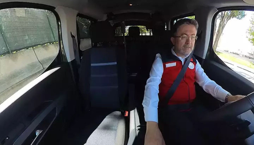 Bakan Yumaklı şoför koltuğuna geçip denetime çıktı