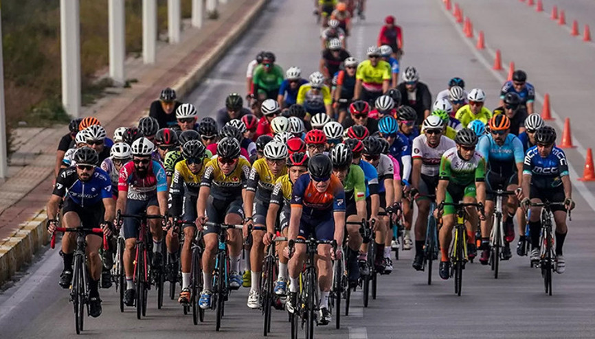 Pedallar yarış için basılıyor