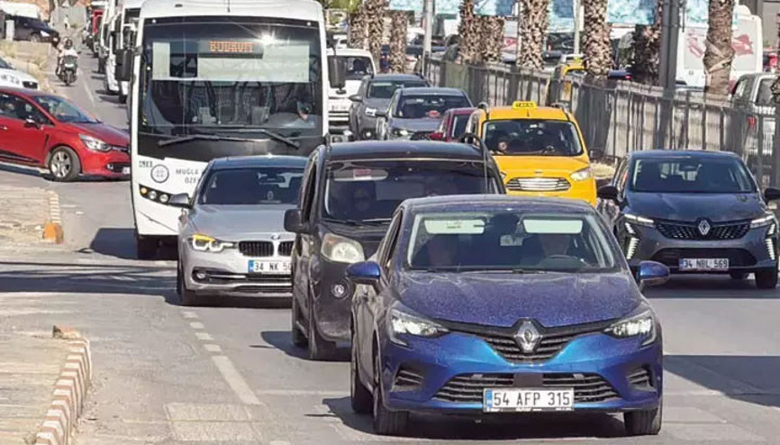 Bodrum’a 24 saatte 50 bin araç girdi