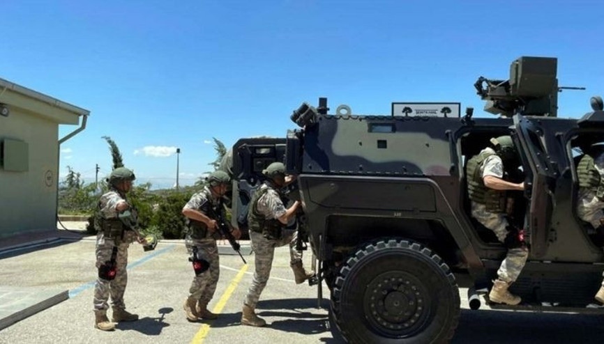 Mehmetçik bayramda da görev başında, her an eli tetikte bekliyor