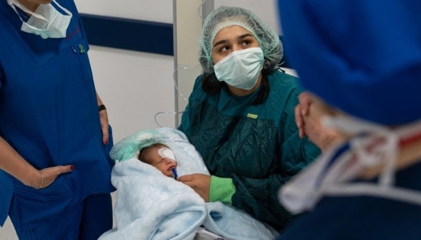 18 bin bebekte 1 görülüyor 10 günlük bebek göz tansiyonu ameliyatı oldu