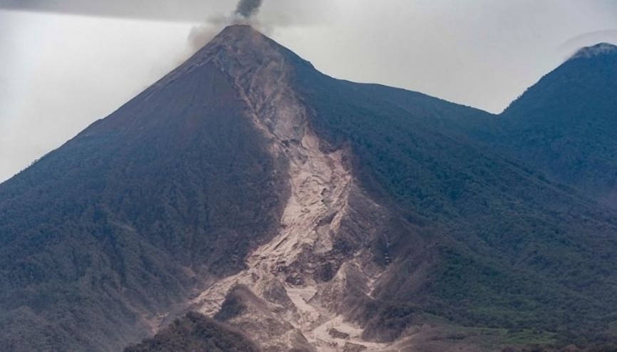 Fuego Yanardağı patladı Halk tahliye edildi, eğitime ara verildi