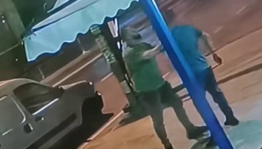 Trafik kavgasında ölümcül yumruk Yere devirdiği adama kalp masajı yaptı