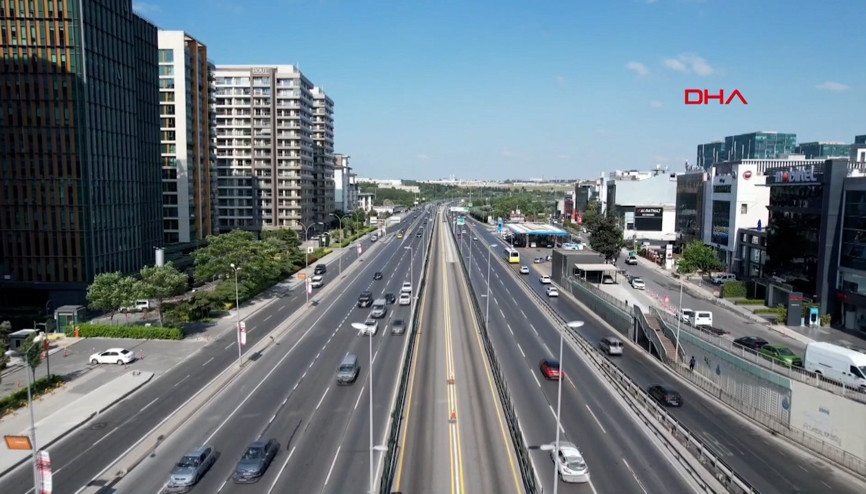 İstanbulda bayramın 2nci günü sabahı boş kalan yollar havadan görüntülendi