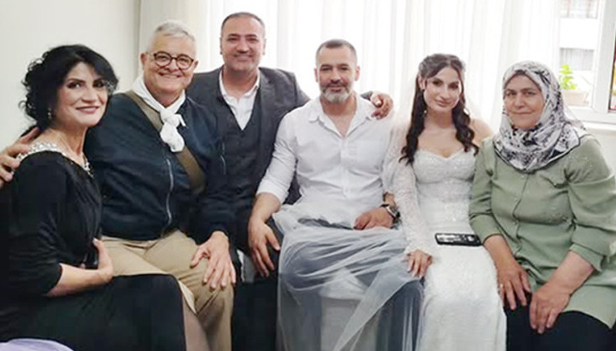 Bir düğün, bir bayram derken köyünden bir türlü kopamadı... Ünlü oldu ama geldiği yeri hiç unutmadı