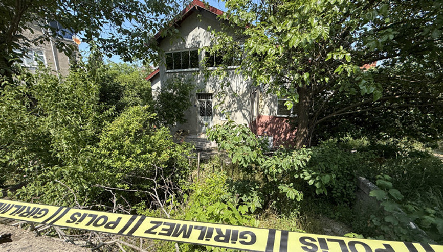 Bartında iki gündür haber alınamıyordu Evinin yanında ölü bulundu