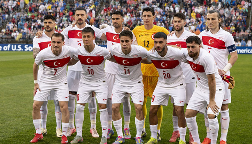 İlk milli maçına çıkan Berke Özer ve Mustafa Eskihellaçın mutluluğu