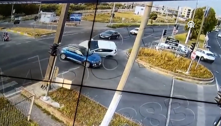 Hangi sürücü hatalı Ciple otomobilin çarpıştığı kazada 5 kişi yaralandı