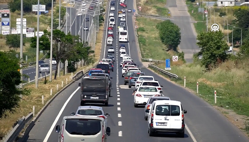 Tekirdağ-İstanbul yolunda bayram tatilinden dönüş yoğunluğu başladı