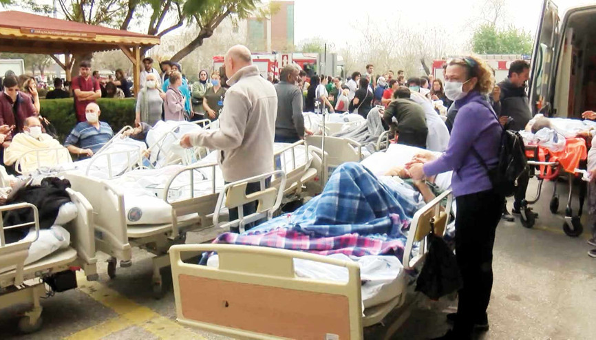 Yangında hastaları tahliye için zamanla yarışan hemşire: Her saniye değerliydi