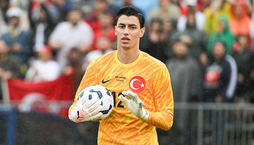 Berke Özer, transfer iddialarını yanıtladı: Sözleşmeli oyuncuyum karar kulübümün