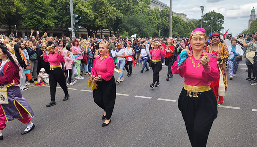 Berlin Kültürler Karnavalı’nda renkli görüntüler