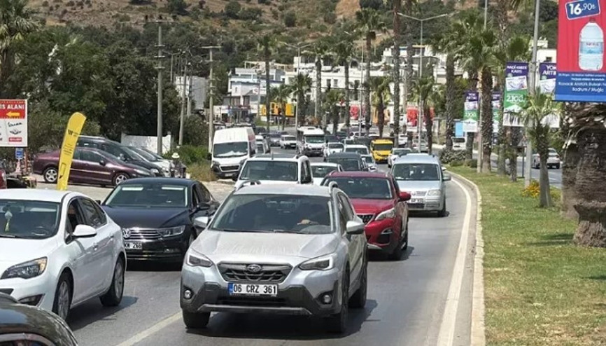 Bayram tatilinden dönenler Anadolu Otoyolu’nun Kocaeli kesiminde yoğunluk oluşturuyor