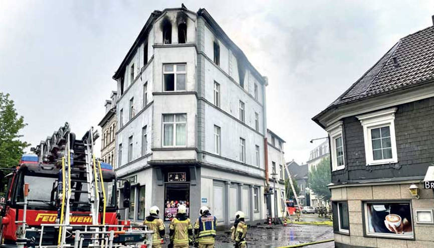 Almanya’da can pazarı... Yan yana 3 bina kundaklandı