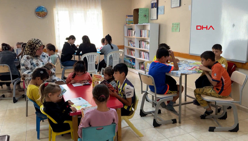 Kavaklıdere ilçesinin ilk kadın muhtarı, mahallesine kütüphane kazandırdı