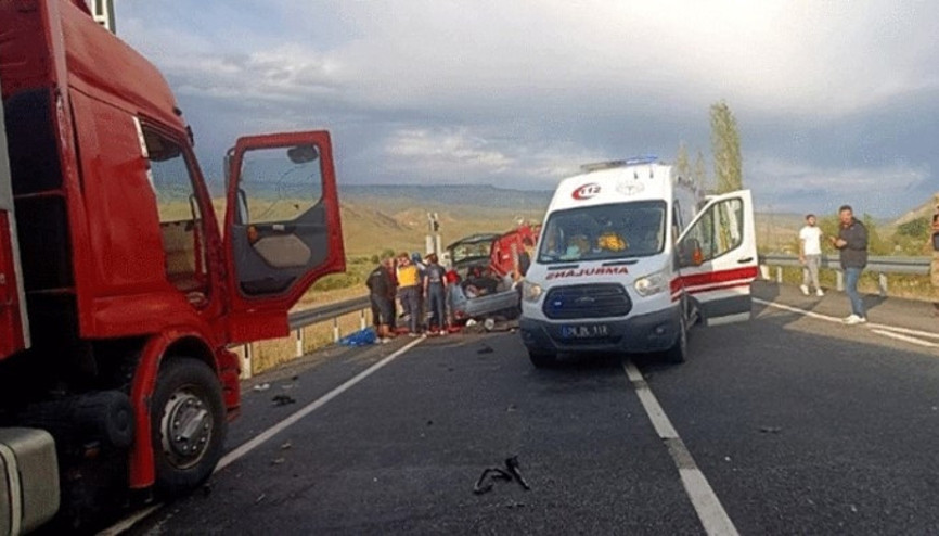 Kars’ta TIR ile otomobil çarpıştı: 1 ölü, 2 yaralı