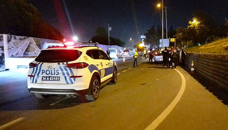 Kaza yapan motosiklet polis uygulama noktasına girdi: 5i polis 6 yaralı