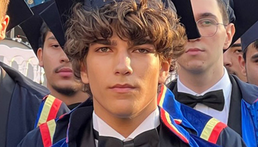 Ünlü oyuncunun oğlu mezun oldu... Seninle gurur duyuyorum evlat