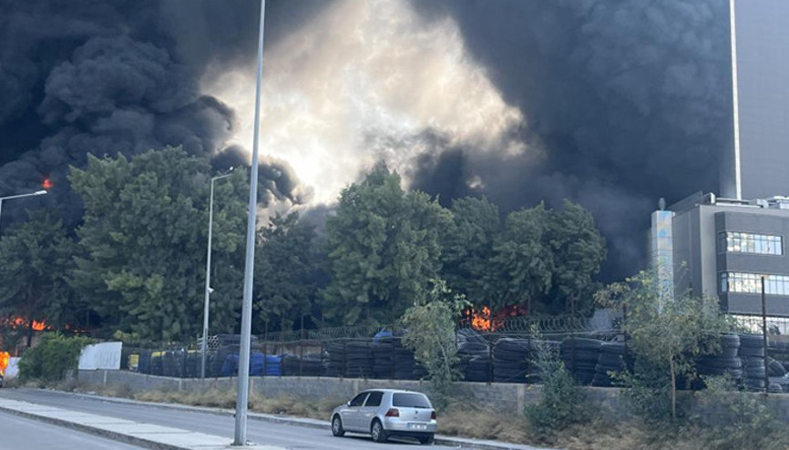 Fabrikada çıkan yangın özel hastaneye sıçradı