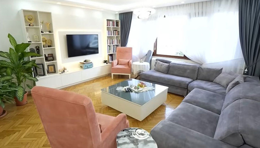 2000li yıllara şarkılarıyla damga vurmuştu... Gösterişten uzak bu evde yaşıyor