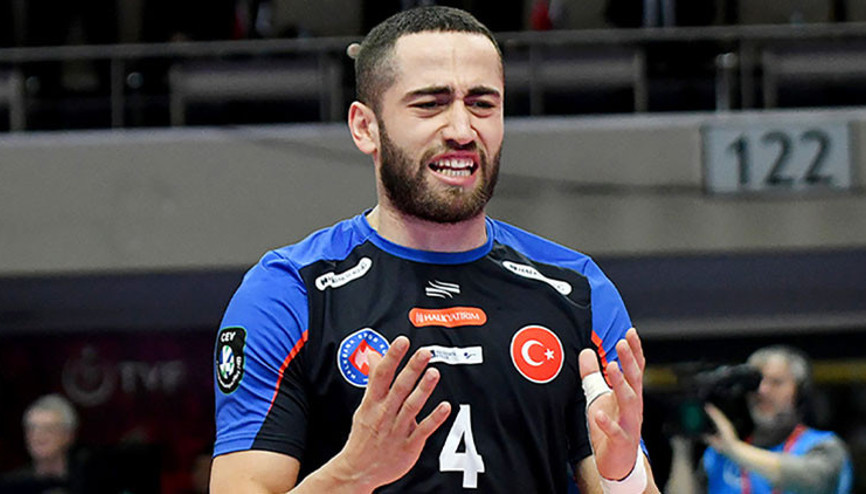 Halkbank Voleybol Takımında 2 oyuncuyla yollar ayrıldı