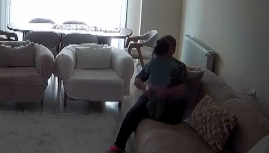 2 yaşındaki çocuğa şiddet uygulayan bakıcıya 2 yıl 7 ay hapis ve tahliye
