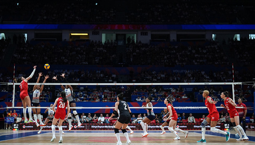 Voleybol Milletler Liginde hediye yağmuru