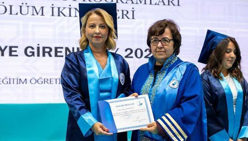 Yarım kalan üniversite hayalini tamamladı... 51 yaşında 2.’likle mezun oldu