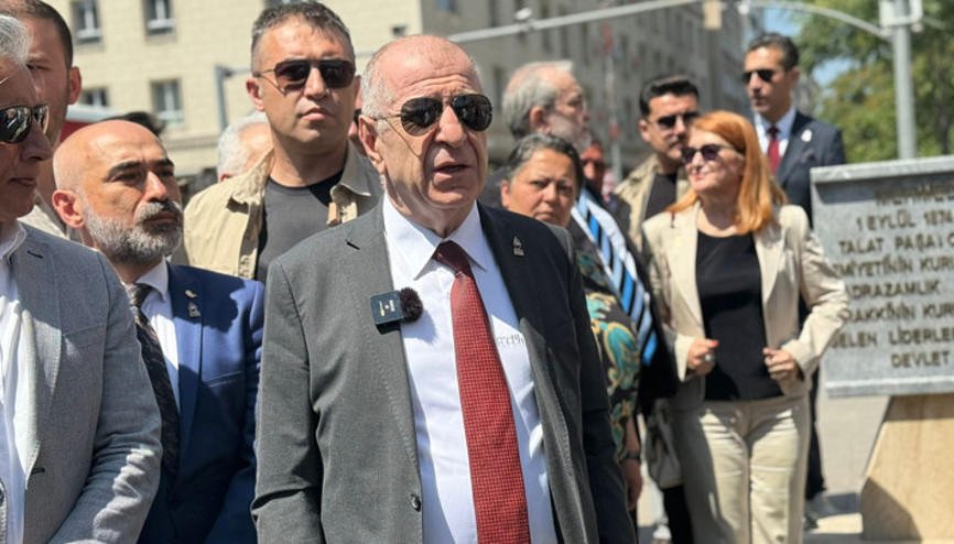 Ümit Özdağ Talat Paşa Anıtını ziyaret etti