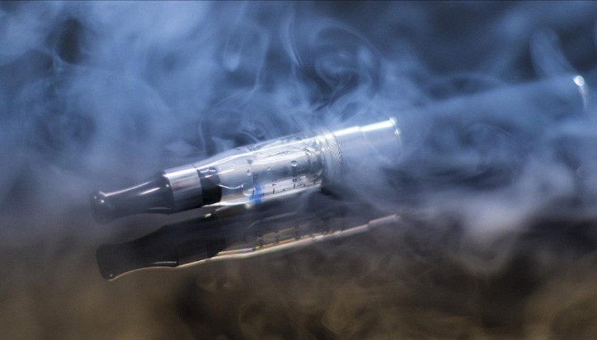 3 yıl elektronik sigara kullandı: Patlamış mısır hastalığına yakalandı