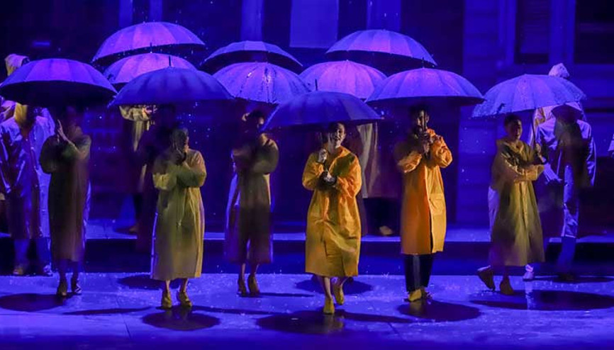 Samsun Kültür Yolu Festivali’nde Türkiye’de bir ilk: “Singin’ in the Rain sahnelendi, sahnede yağmur yağdırıldı